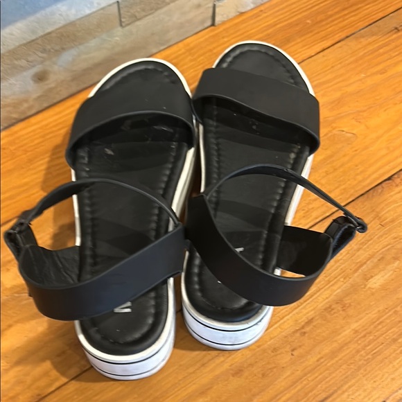 MIA Black Sandals - Picture 4 of 7